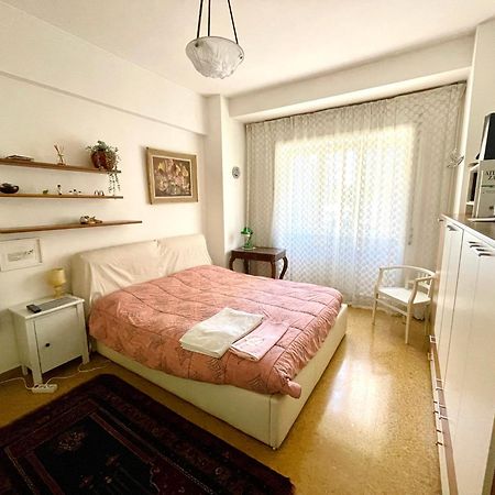 Grande Stanza Con Letto Matrimoniale Bagno Privato Zona San Paolo-Trastevere-Roma Tre "Chez L'Habitant" Esterno foto